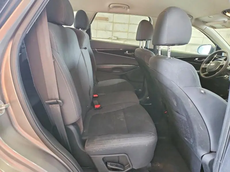 2019 KIA SORENTO LX V6  
