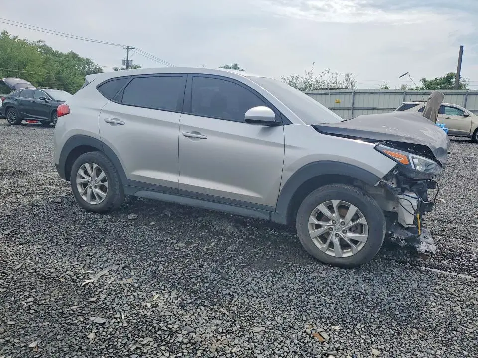 2021 HYUNDAI TUCSON SE  