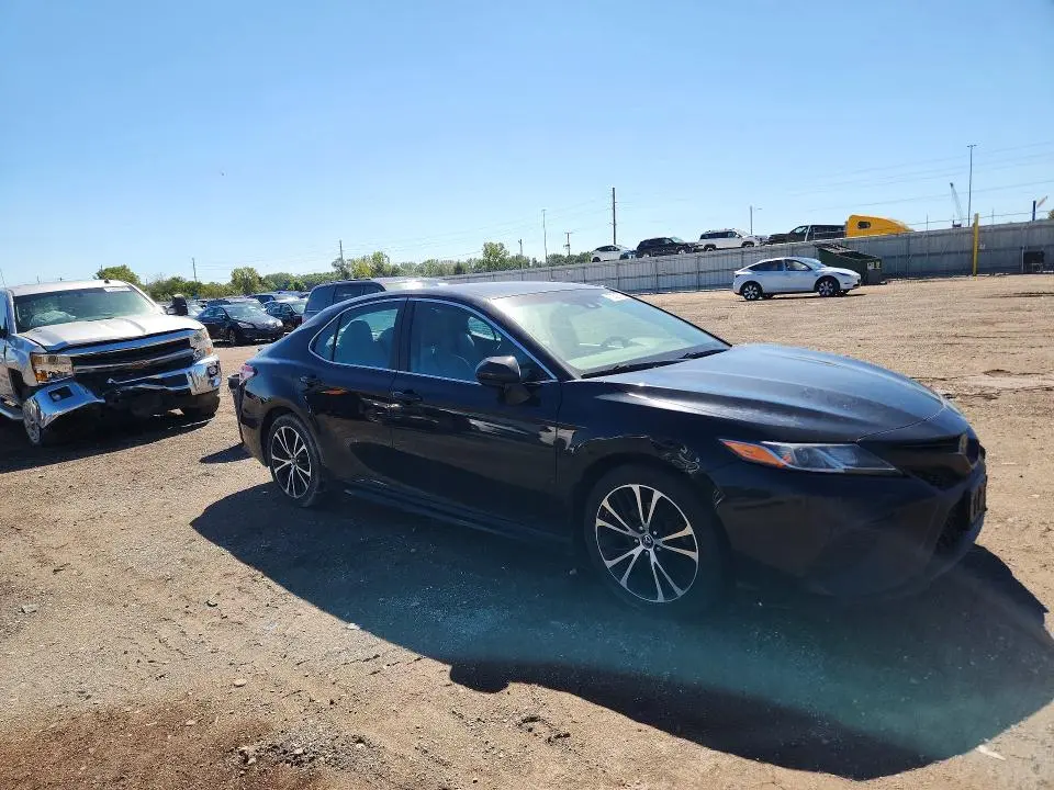 2018 TOYOTA CAMRY SE  