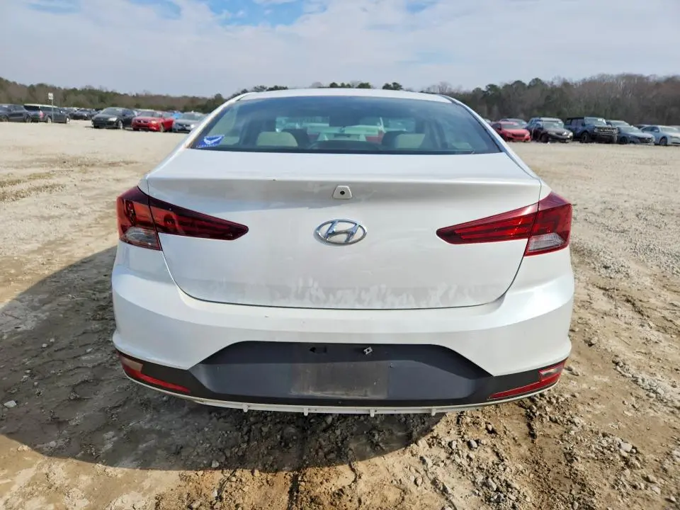 2019 HYUNDAI ELANTRA SE  