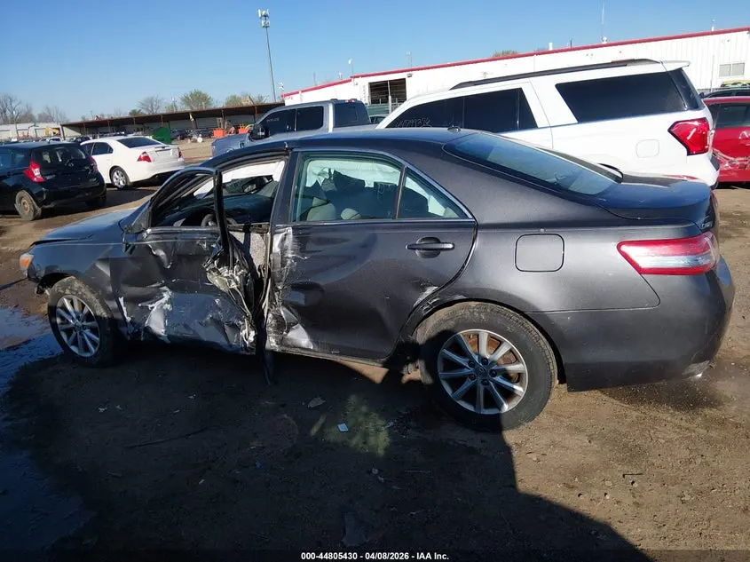 2011 TOYOTA CAMRY XLE V6