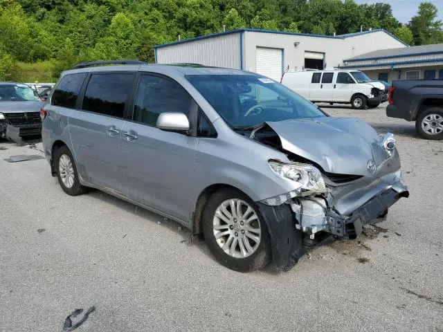 2011 TOYOTA SIENNA XLE  
