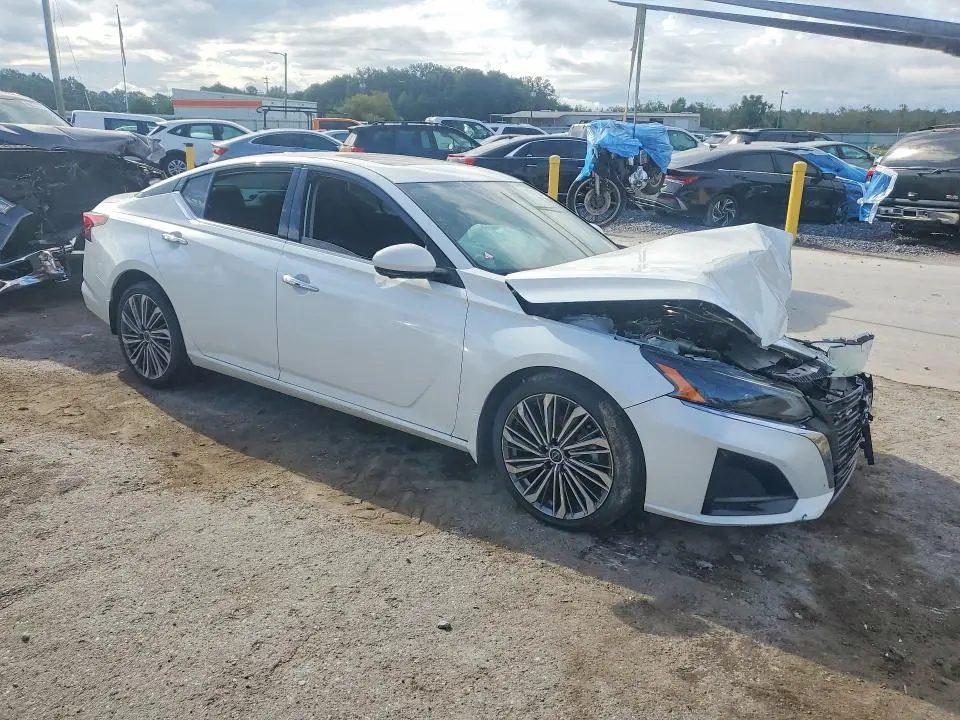 2023 NISSAN ALTIMA SL  