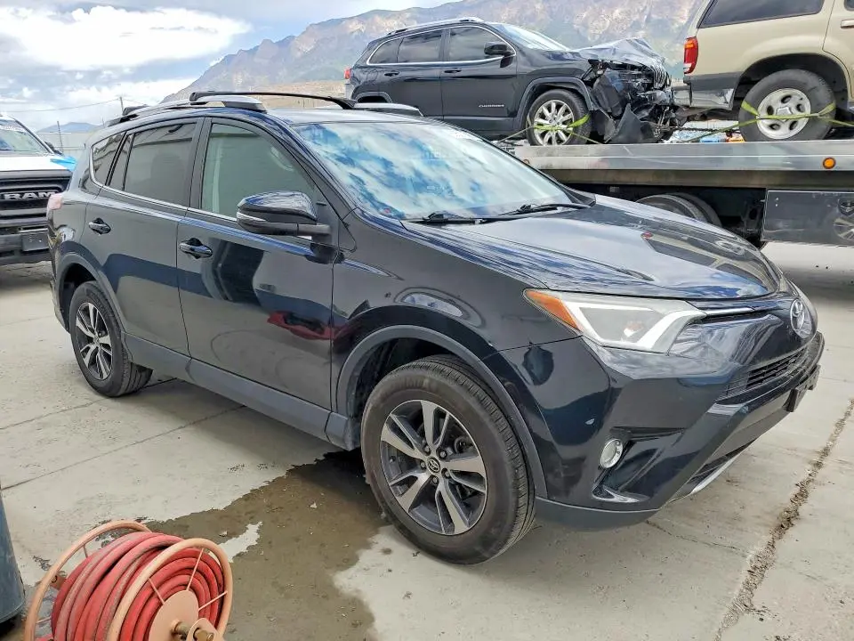 2016 TOYOTA RAV4 XLE  