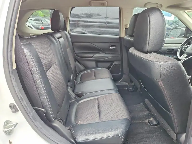 2015 MITSUBISHI OUTLANDER SE  