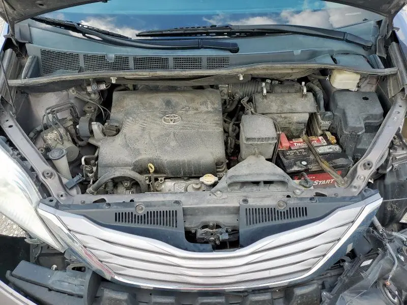 2015 TOYOTA SIENNA XLE  