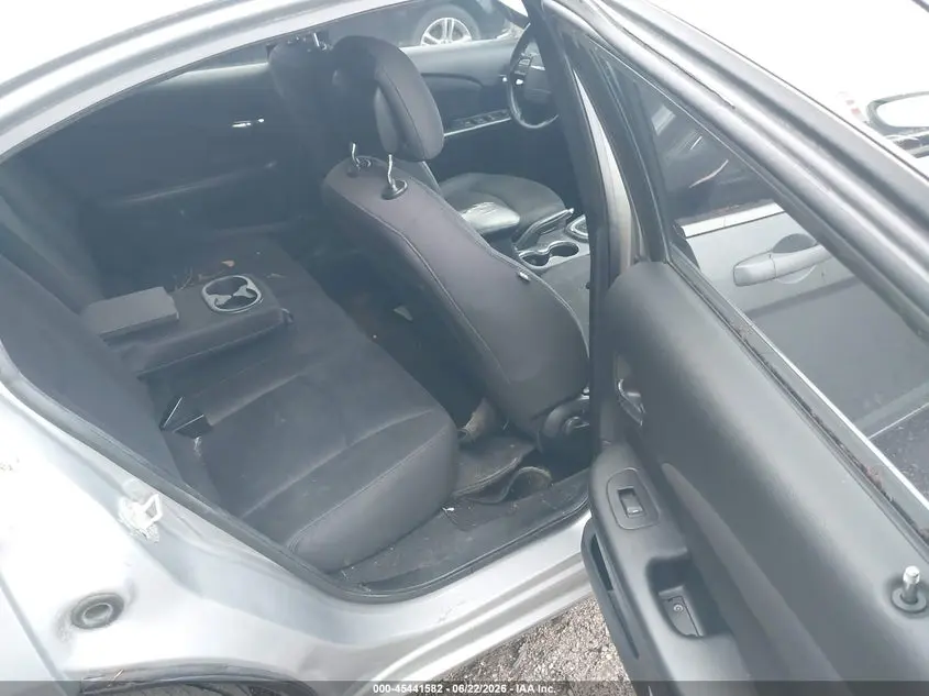 2013 CHRYSLER 200 LX