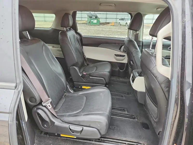 2022 KIA CARNIVAL LX  