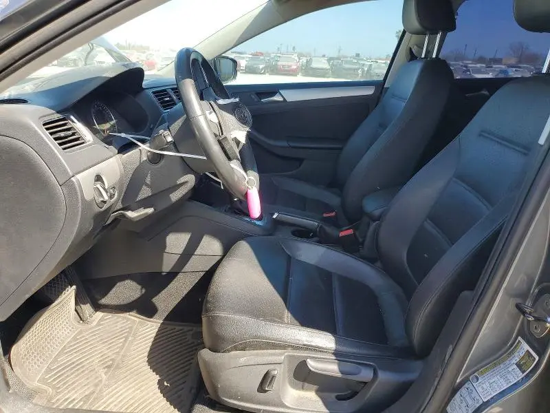 2013 VOLKSWAGEN JETTA SE  