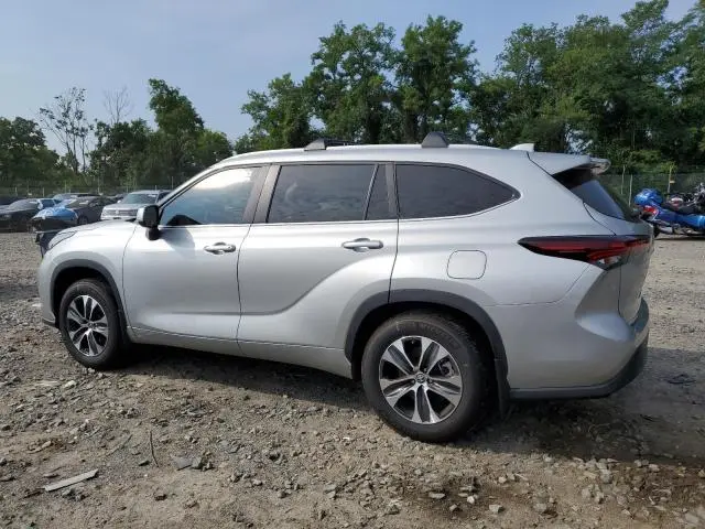 2024 TOYOTA HIGHLANDER LE  