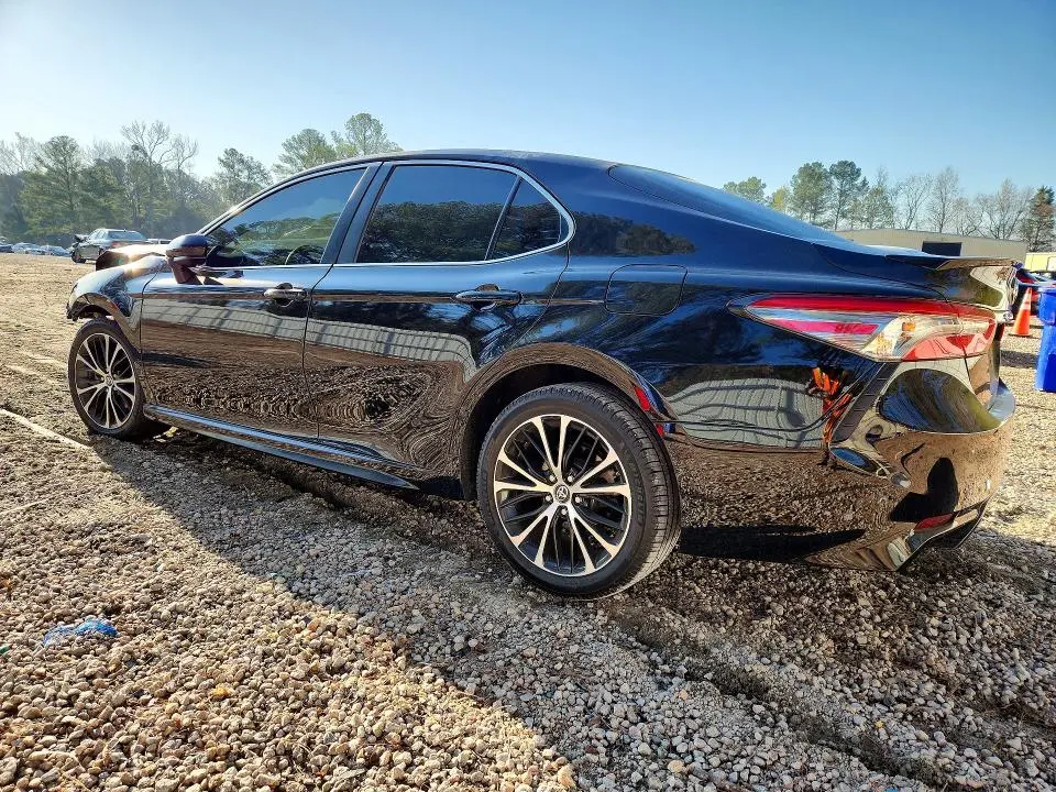 2018 TOYOTA CAMRY SE  