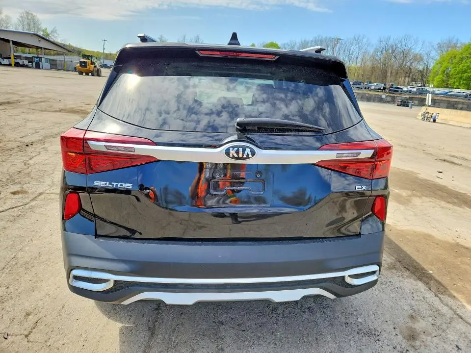 2021 KIA SELTOS EX  