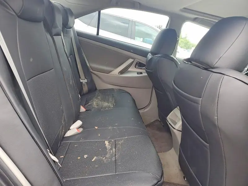 2011 TOYOTA CAMRY SE  