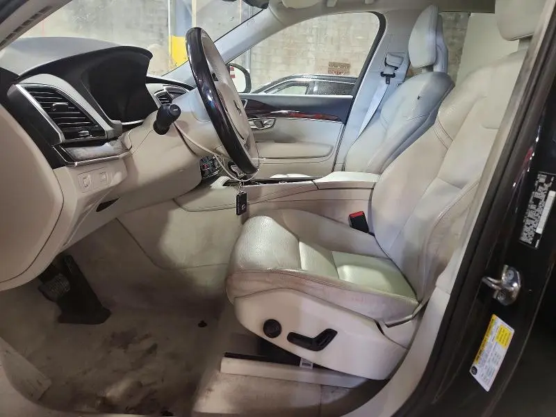2016 VOLVO XC90 T6  