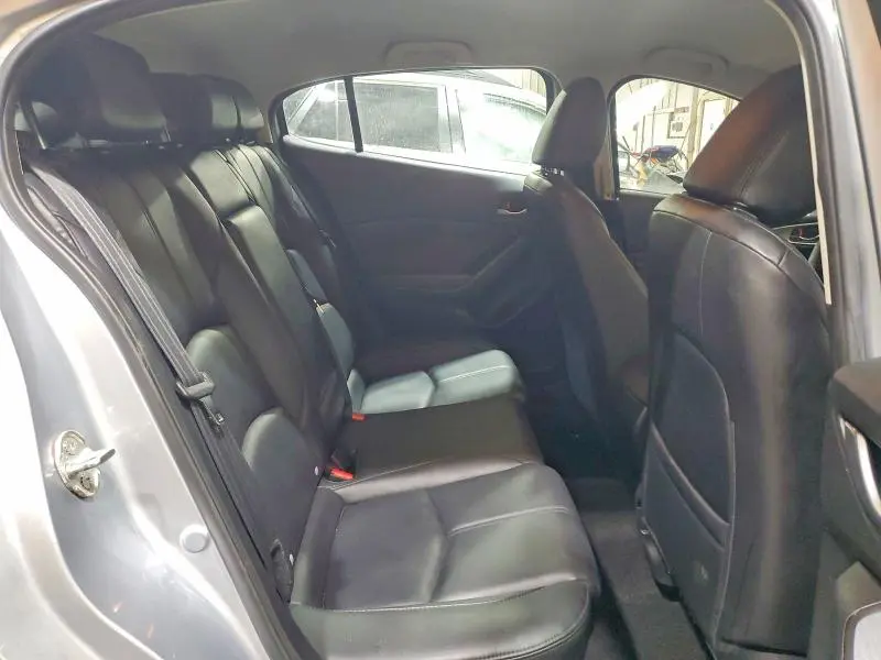 2018 MAZDA 3 TOURING  