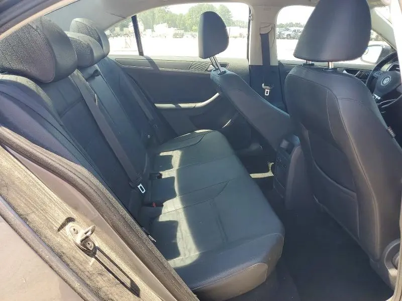2012 VOLKSWAGEN JETTA SE  
