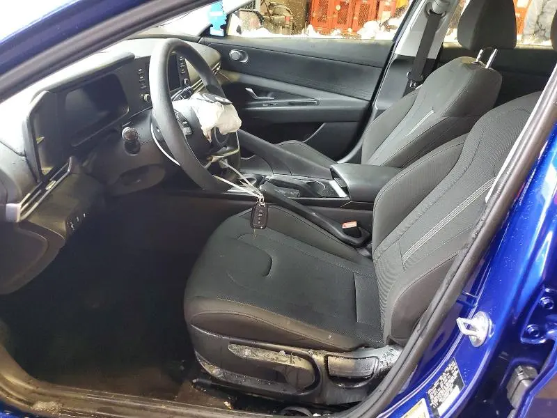 2025 HYUNDAI ELANTRA SE  