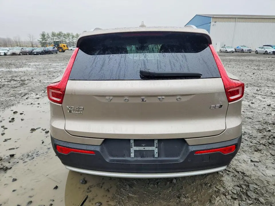2024 VOLVO XC40 ULTIMATE  