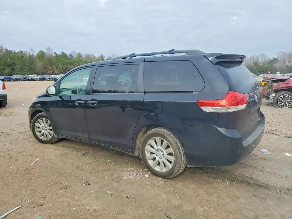 2013 TOYOTA SIENNA XLE 7-PASSENGER  
