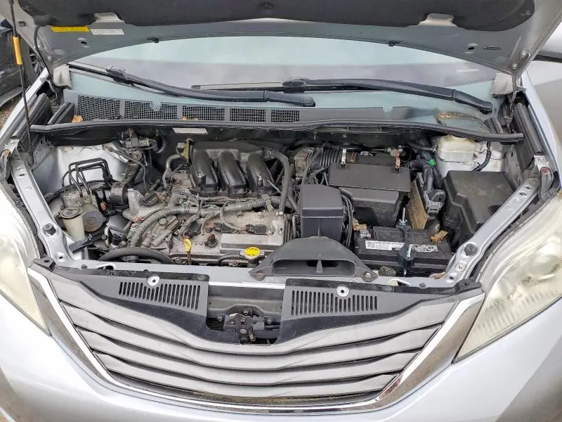 2014 TOYOTA SIENNA XLE 7-PASSENGER  