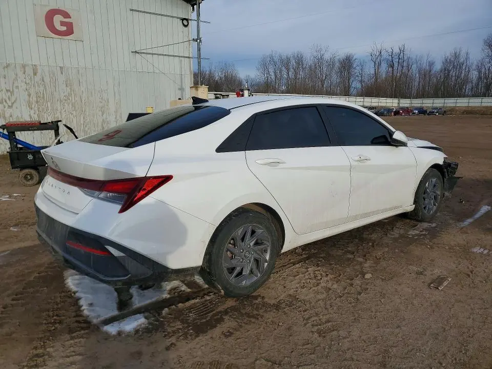 2024 HYUNDAI ELANTRA SEL  