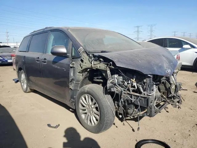 2014 TOYOTA SIENNA XLE