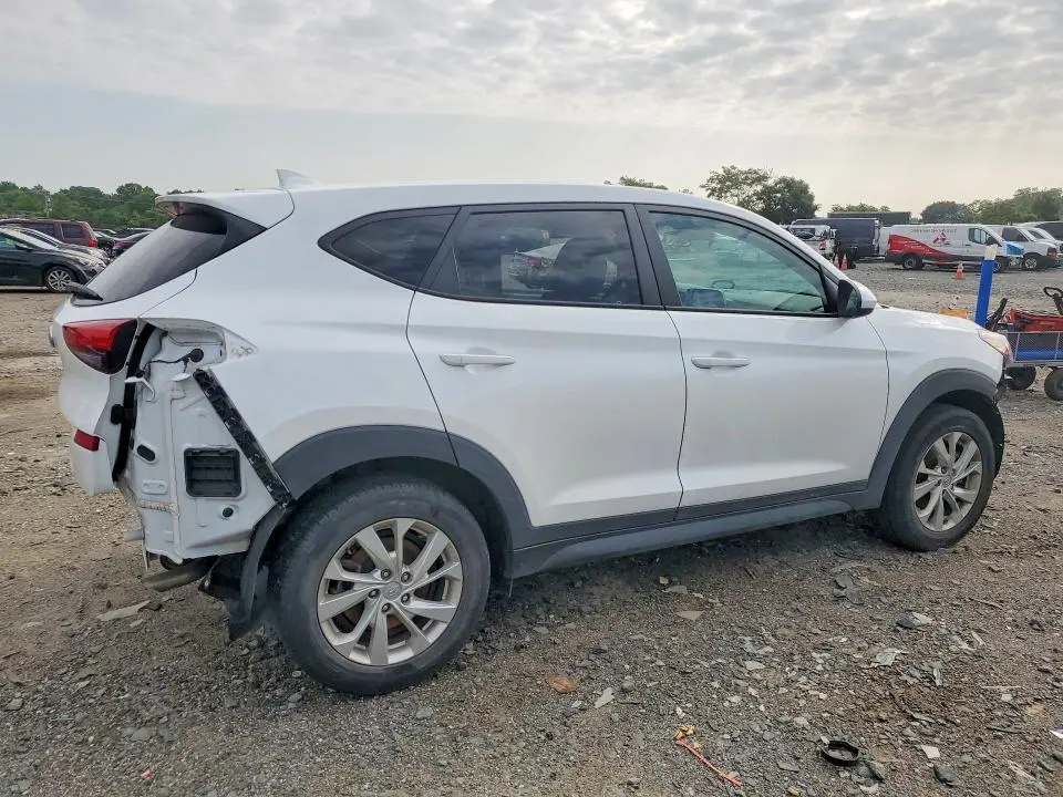 2021 HYUNDAI TUCSON SE  