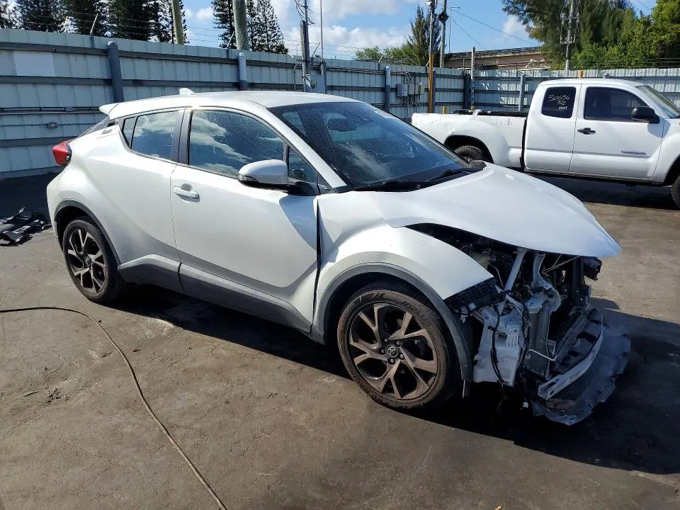 2019 TOYOTA C-HR XLE  