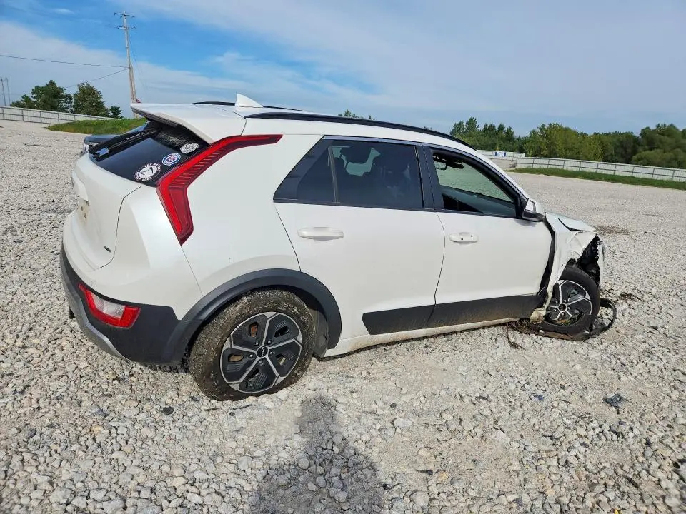 2023 KIA NIRO EX  