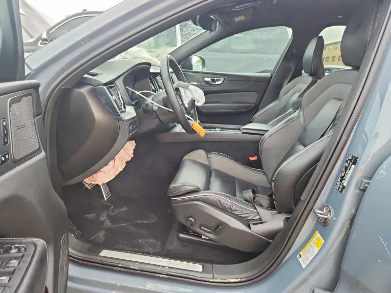 2022 VOLVO XC60 B5 R-DESIGN  