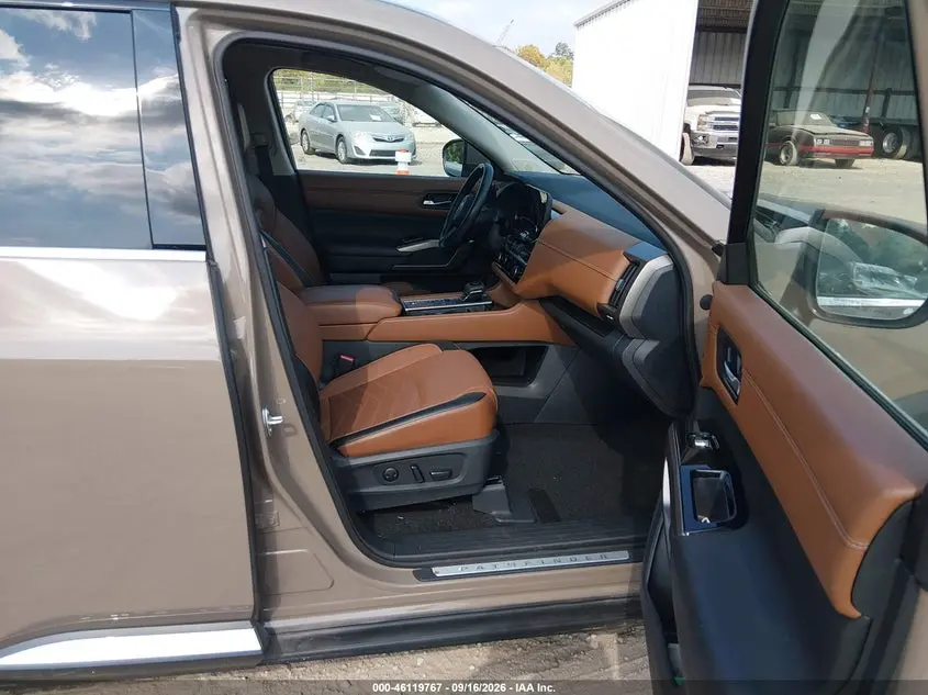 2023 NISSAN PATHFINDER PLATINUM FWD