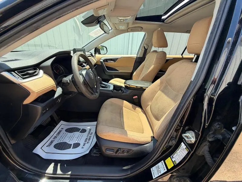2020 TOYOTA RAV4 XLE  