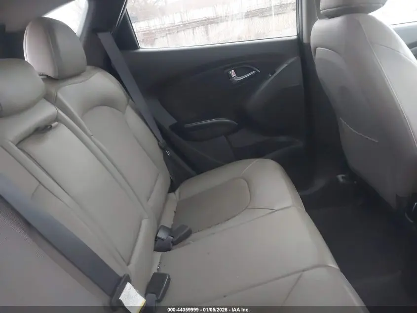 2015 HYUNDAI TUCSON SE