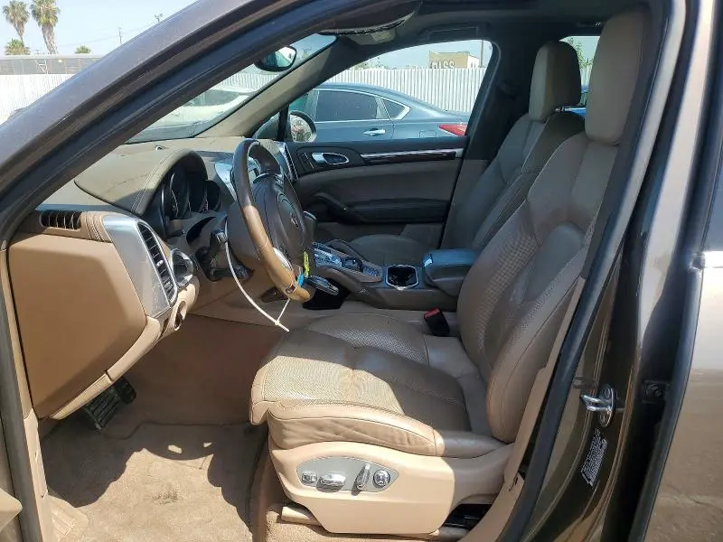 2013 PORSCHE CAYENNE   
