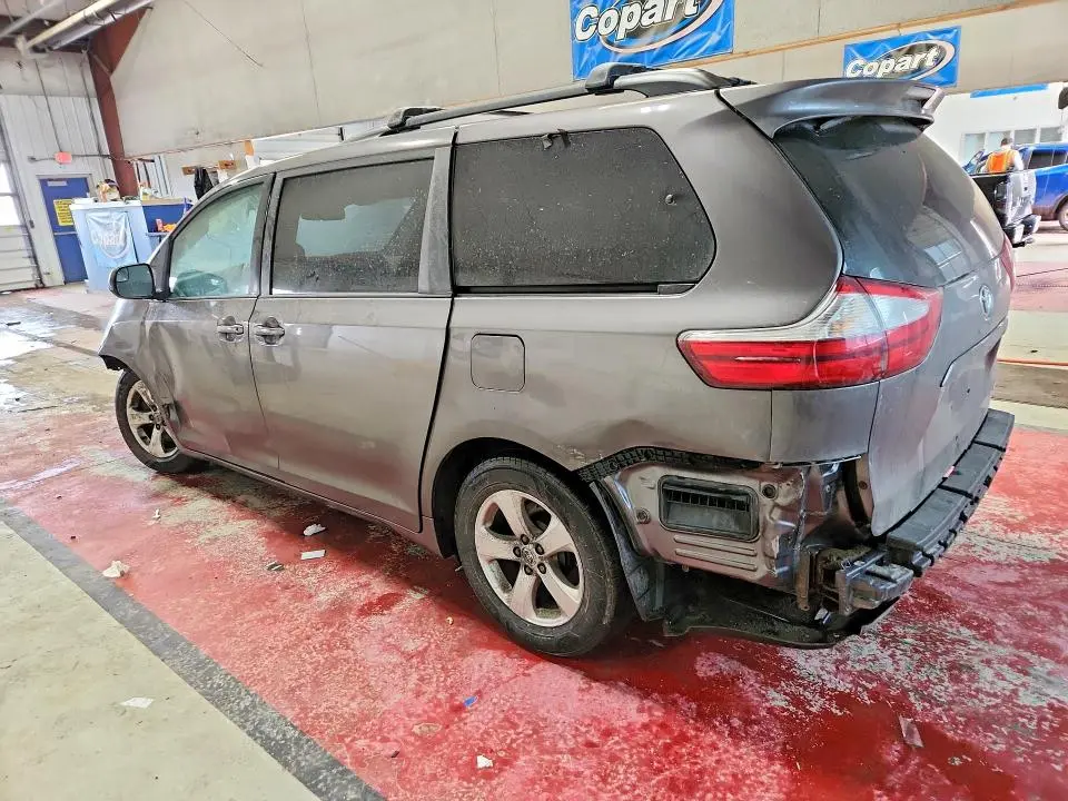 2015 TOYOTA SIENNA LE 8-PASSENGER  