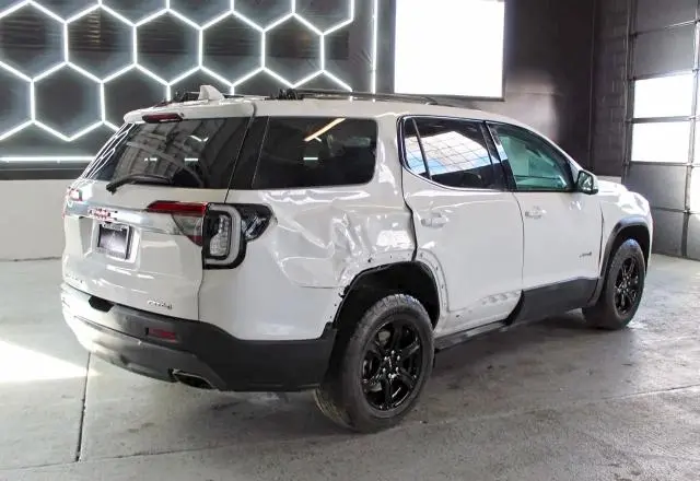 2022 GMC ACADIA AT4  