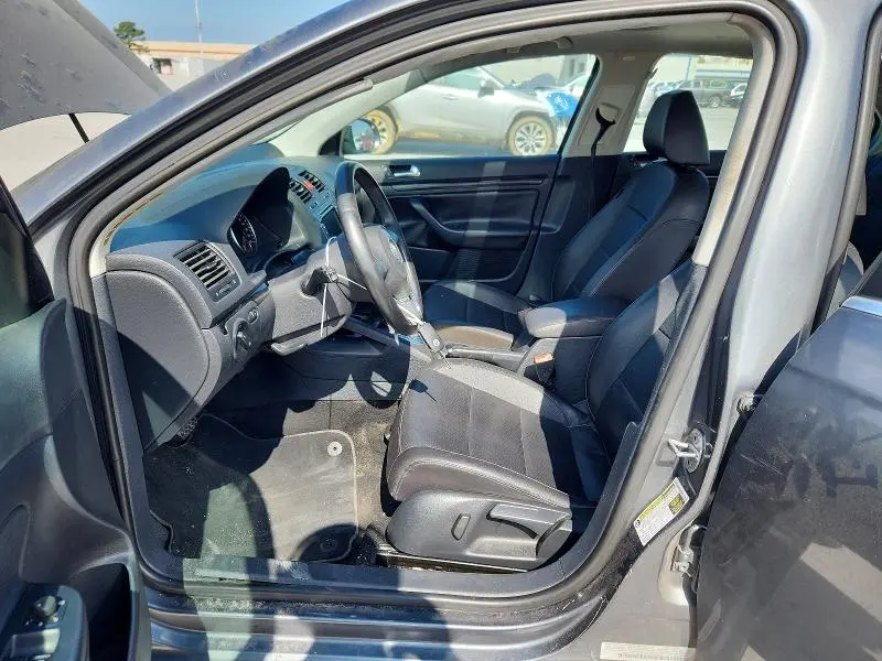 2010 VOLKSWAGEN JETTA SE  