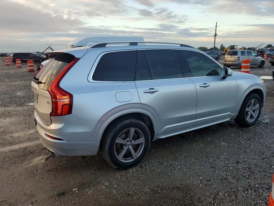 2017 VOLVO XC90 T5  