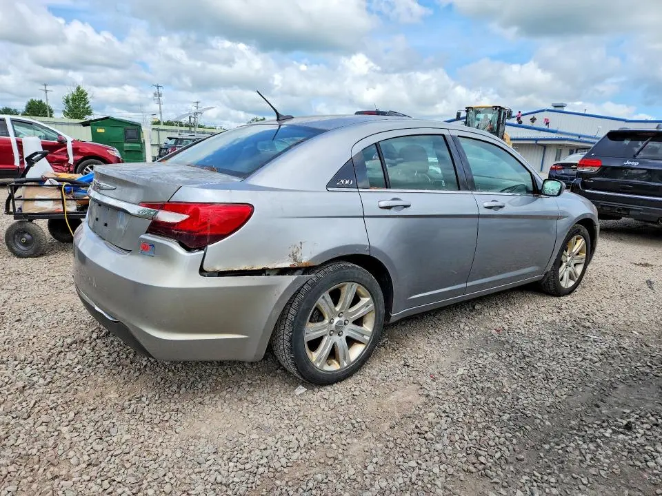 2013 CHRYSLER 200 LX  