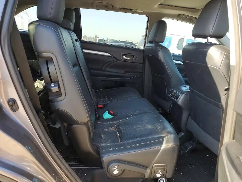 2015 TOYOTA HIGHLANDER XLE  