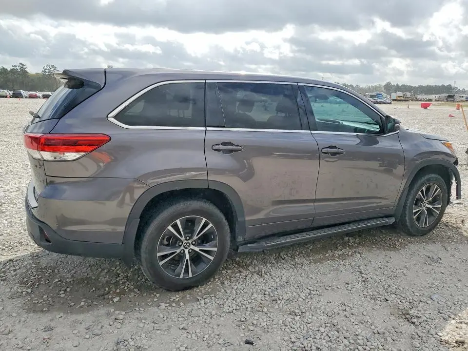 2017 TOYOTA HIGHLANDER LE  