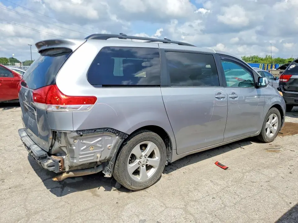 2012 TOYOTA SIENNA LE  