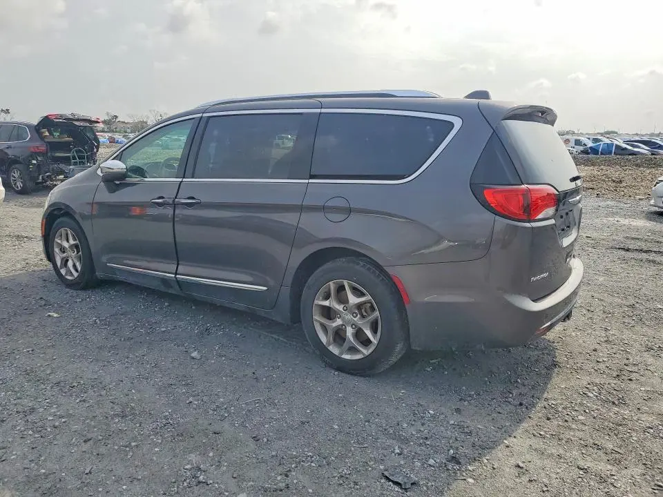 2017 CHRYSLER PACIFICA LIMITED  