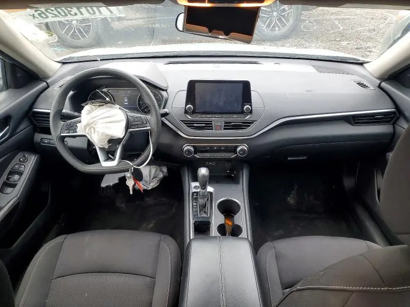 2022 NISSAN ALTIMA SV  