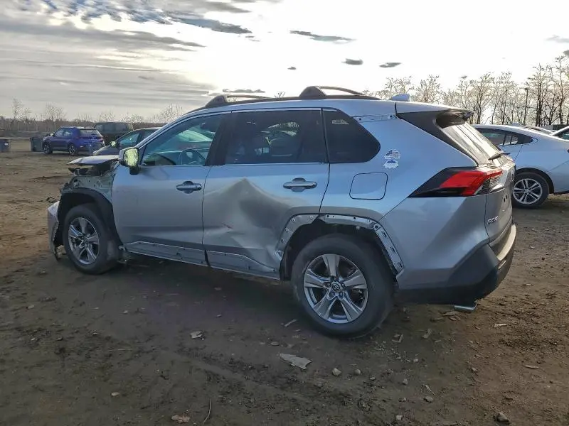 2022 TOYOTA RAV4 XLE  