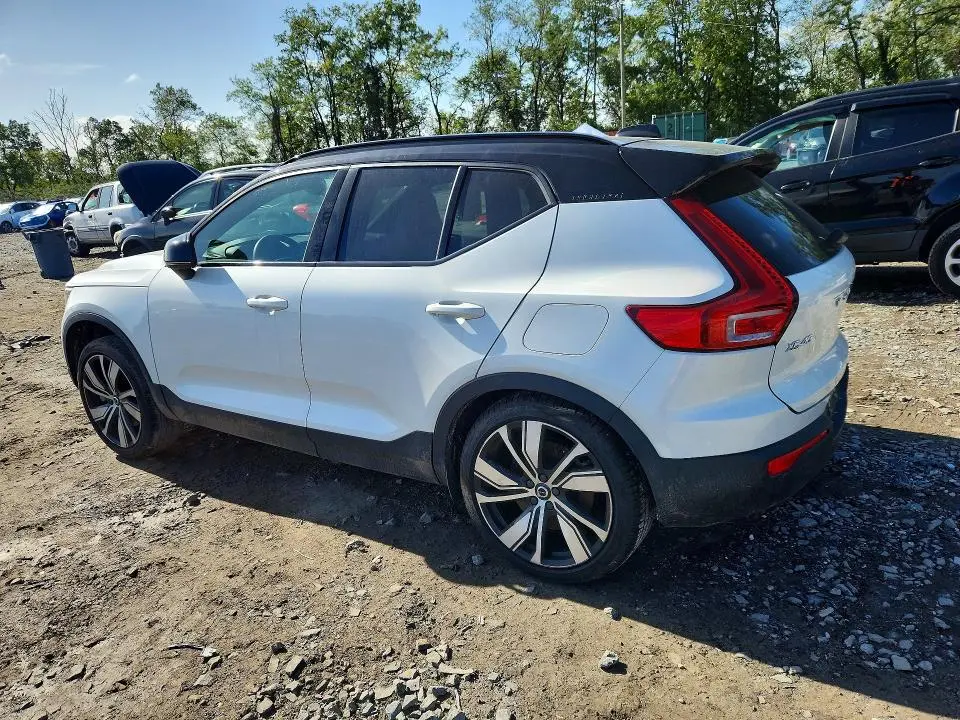 2022 VOLVO XC40 P8 RECHARGE PLUS  