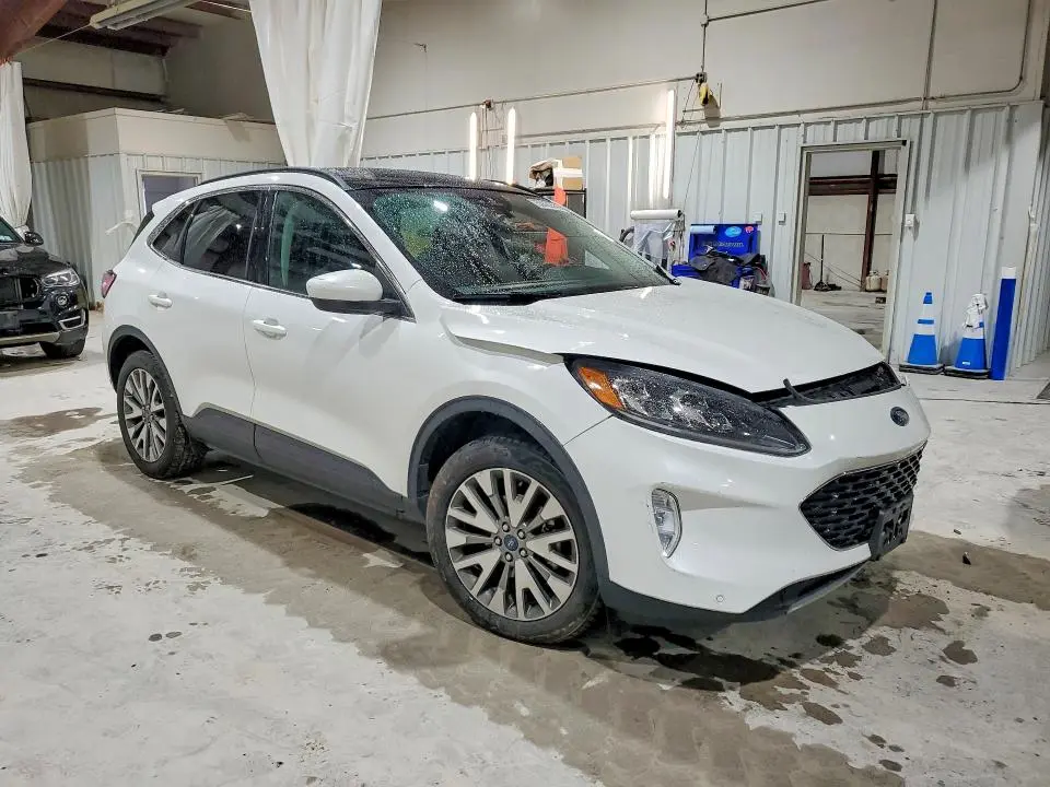 2022 FORD ESCAPE TITANIUM  