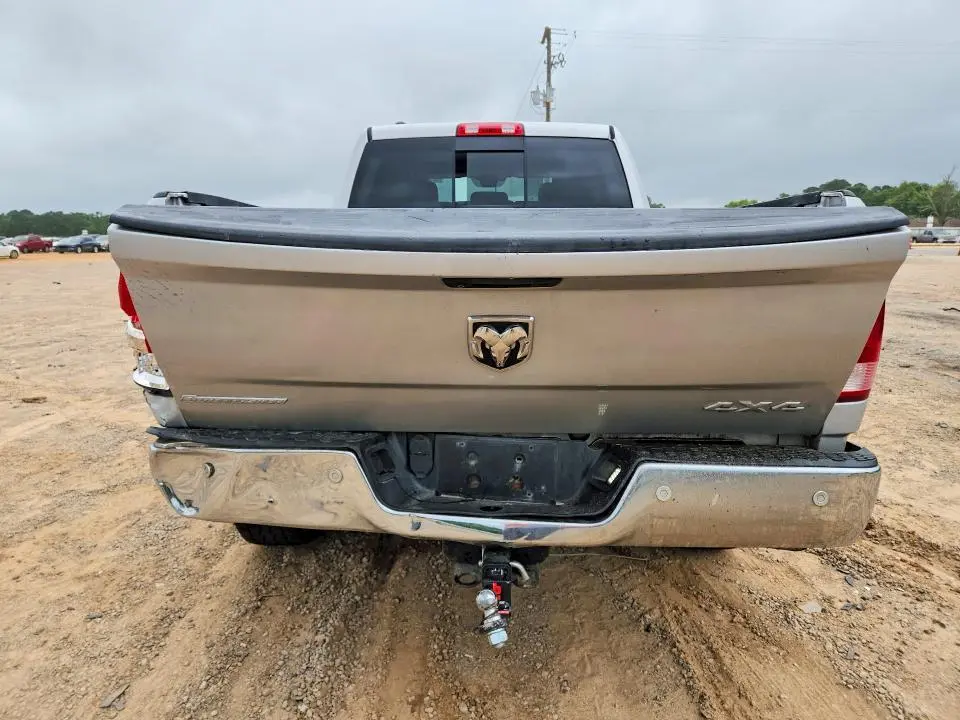 2016 RAM 1500 SLT  