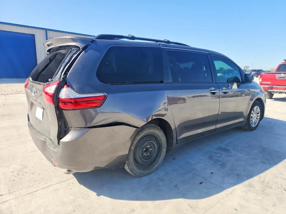 2017 TOYOTA SIENNA XLE 8-PASSENGER  