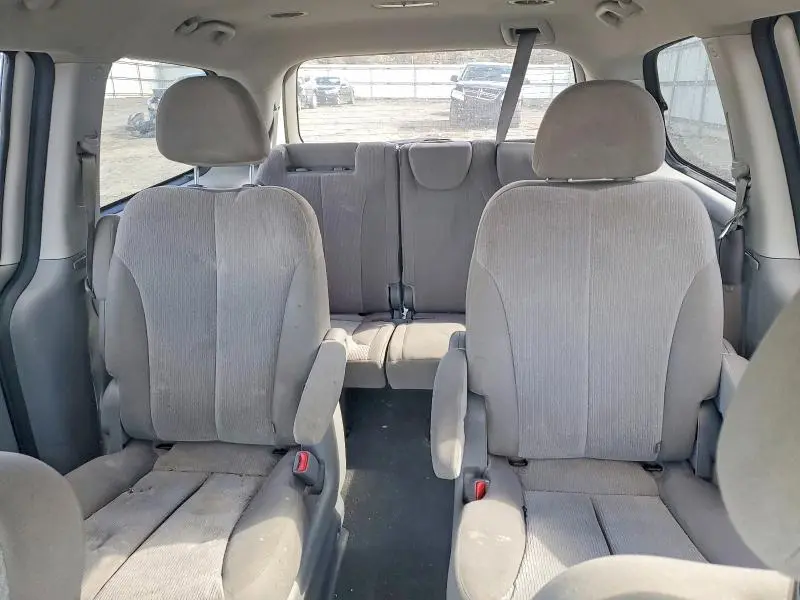 2012 KIA SEDONA LX  